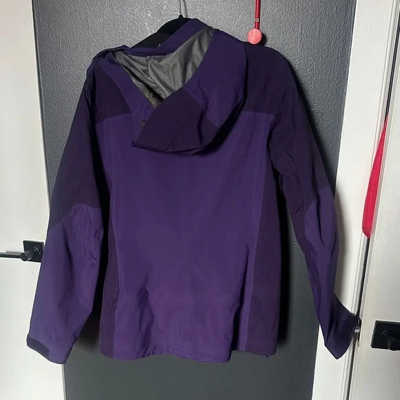 Arc'teryx Deep Purple Outdoor Jacket stingray size M